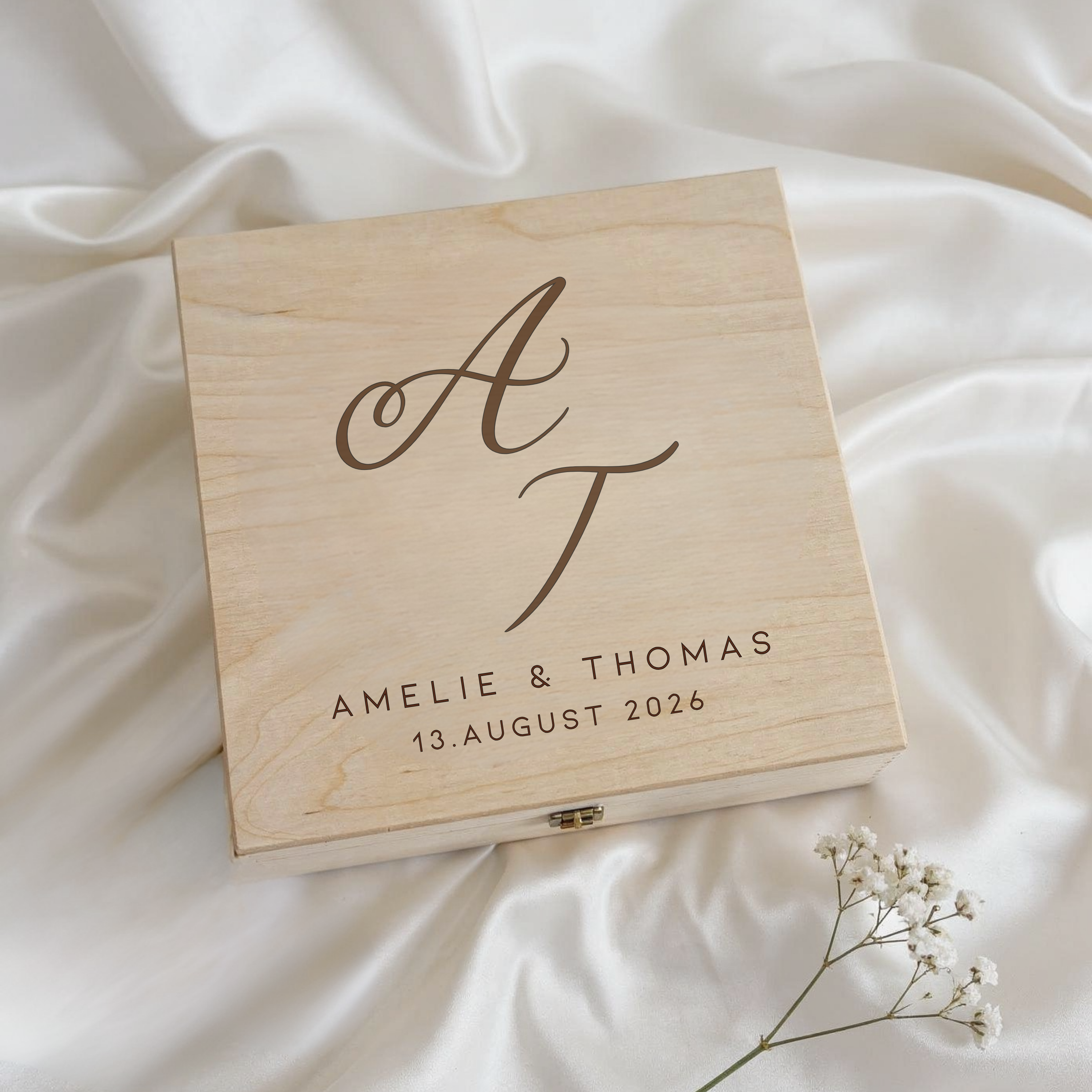 Erinnerungskiste · Initialen, Namen + Datum