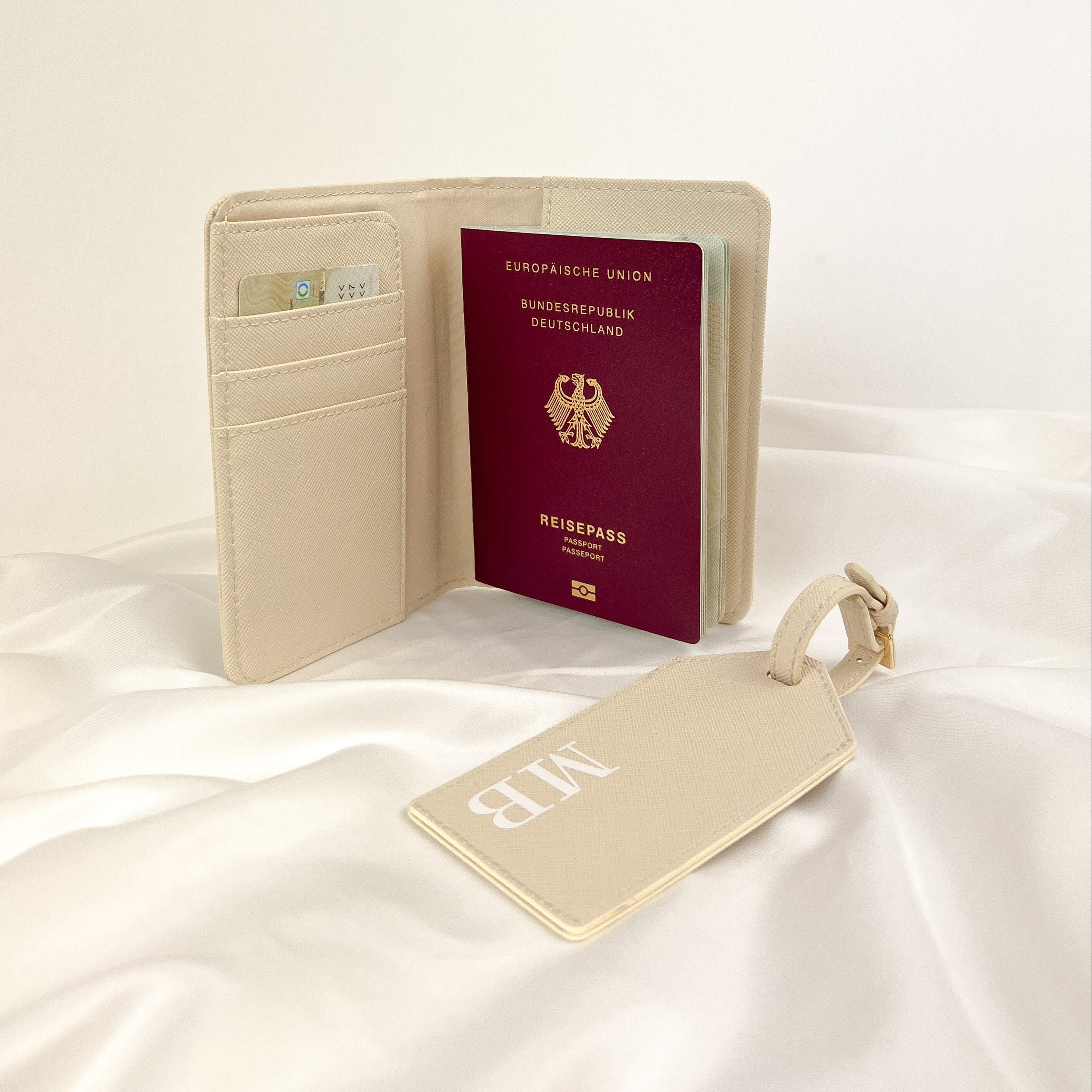 Set Reisepasshülle mit Kofferanhänger Initial
