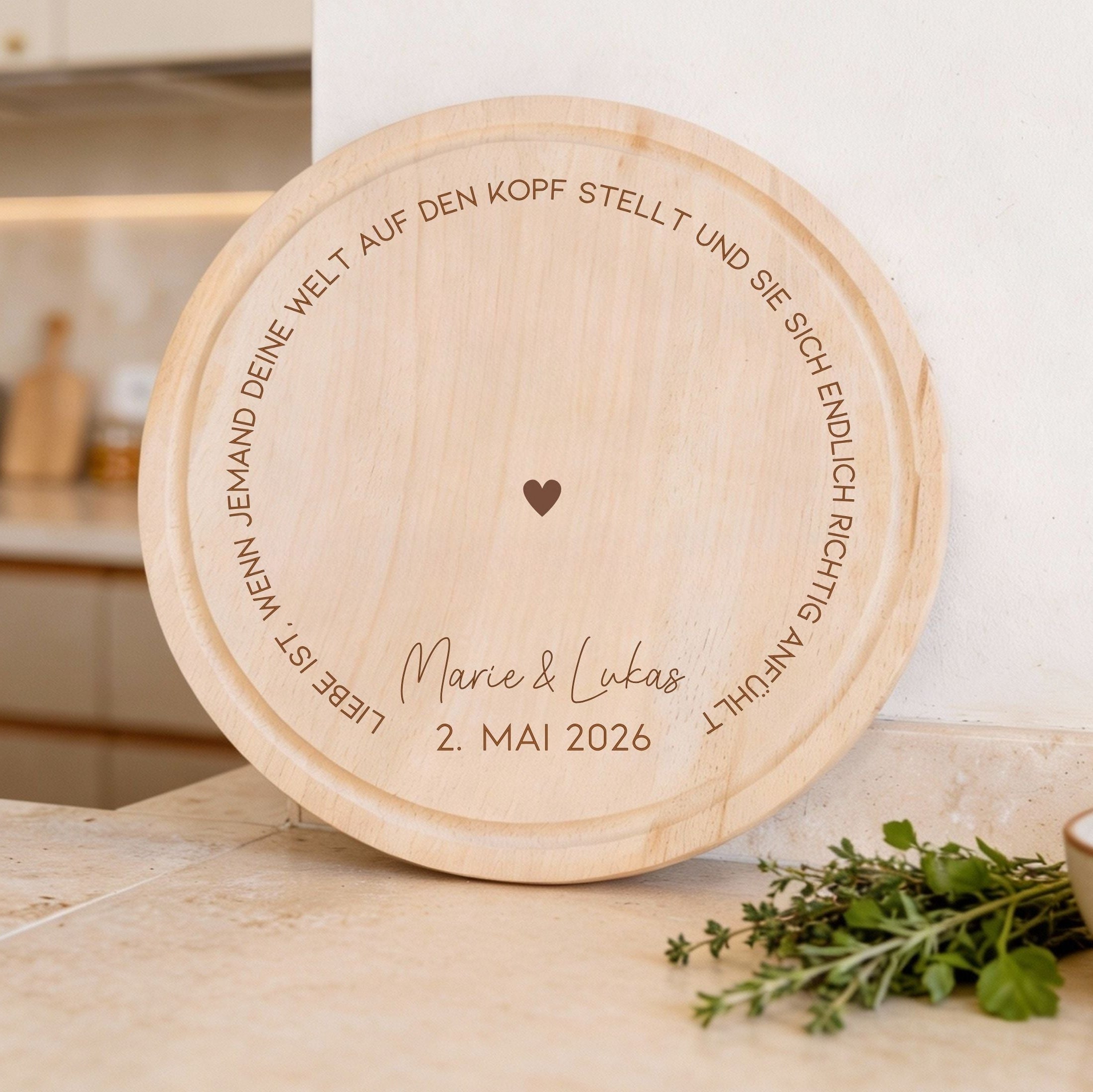 Rundes Holzbrett · Liebe ist...