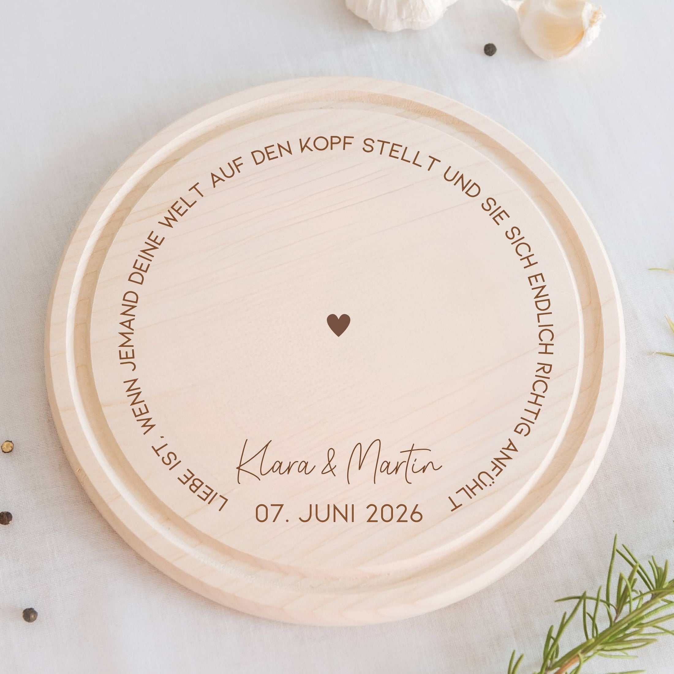 Rundes Holzbrett · Liebe ist...