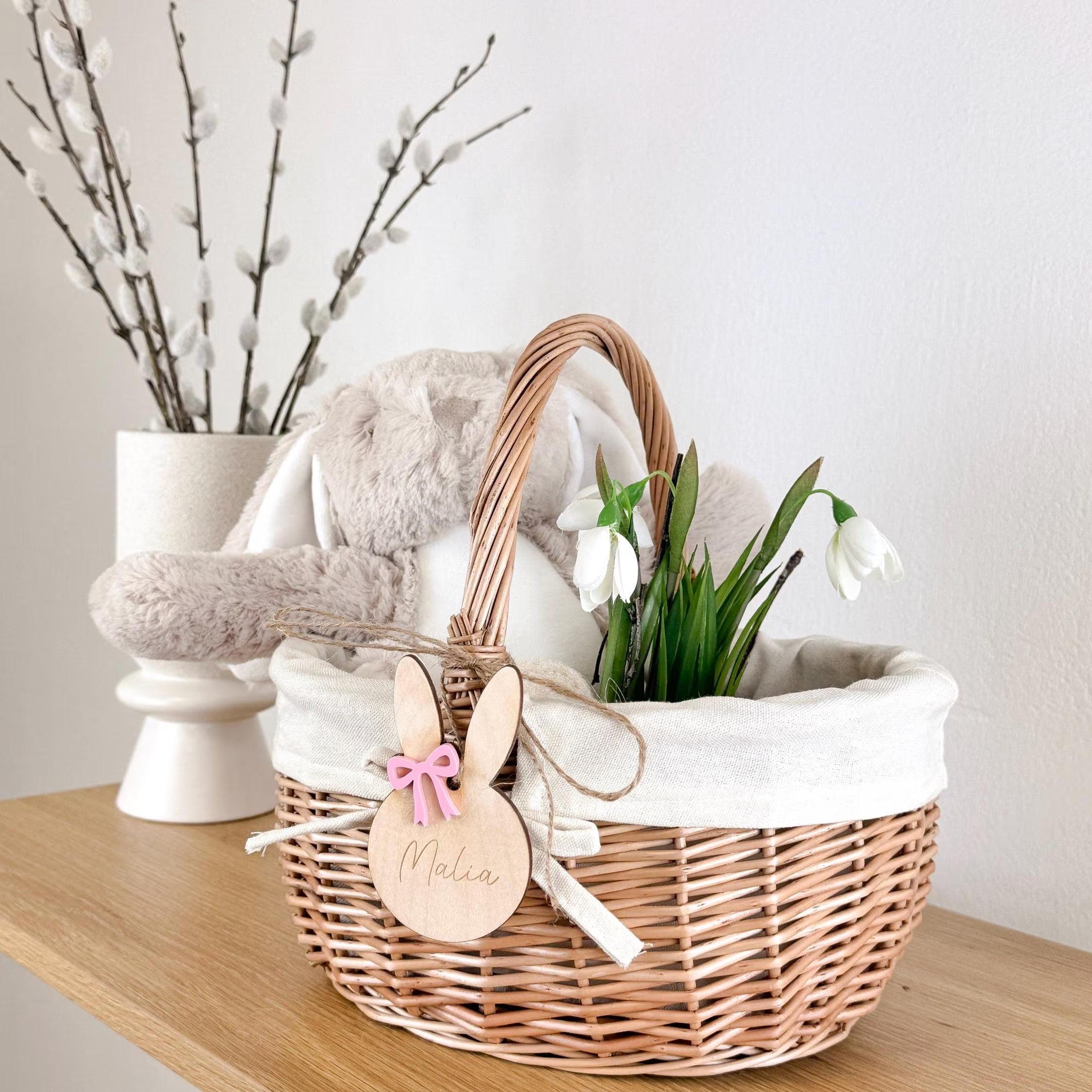 Osterkörbchen mit Hasen-Anhänger (Schleife/Fliege) · Wunschname