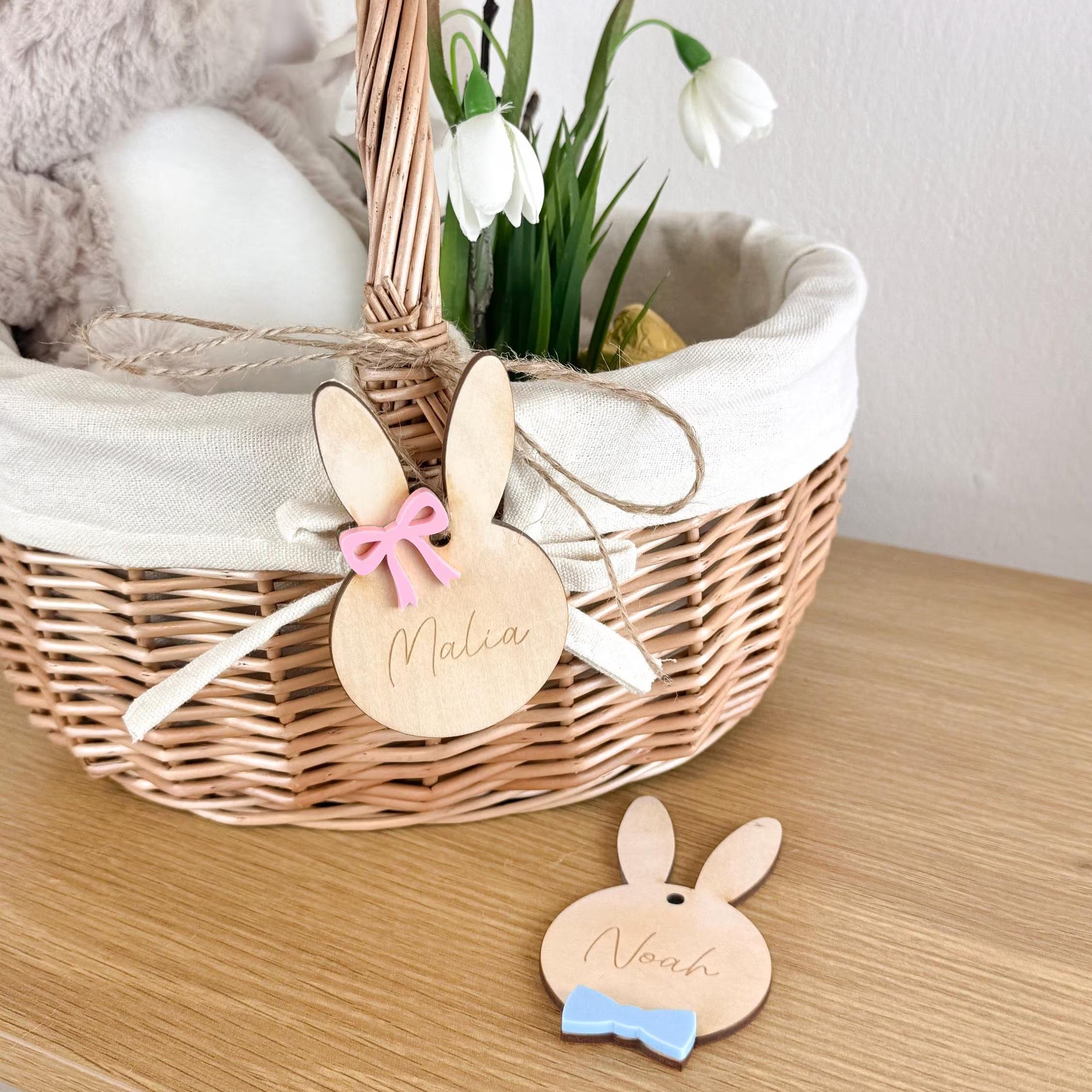Osterkörbchen mit Hasen-Anhänger (Schleife/Fliege) · Wunschname