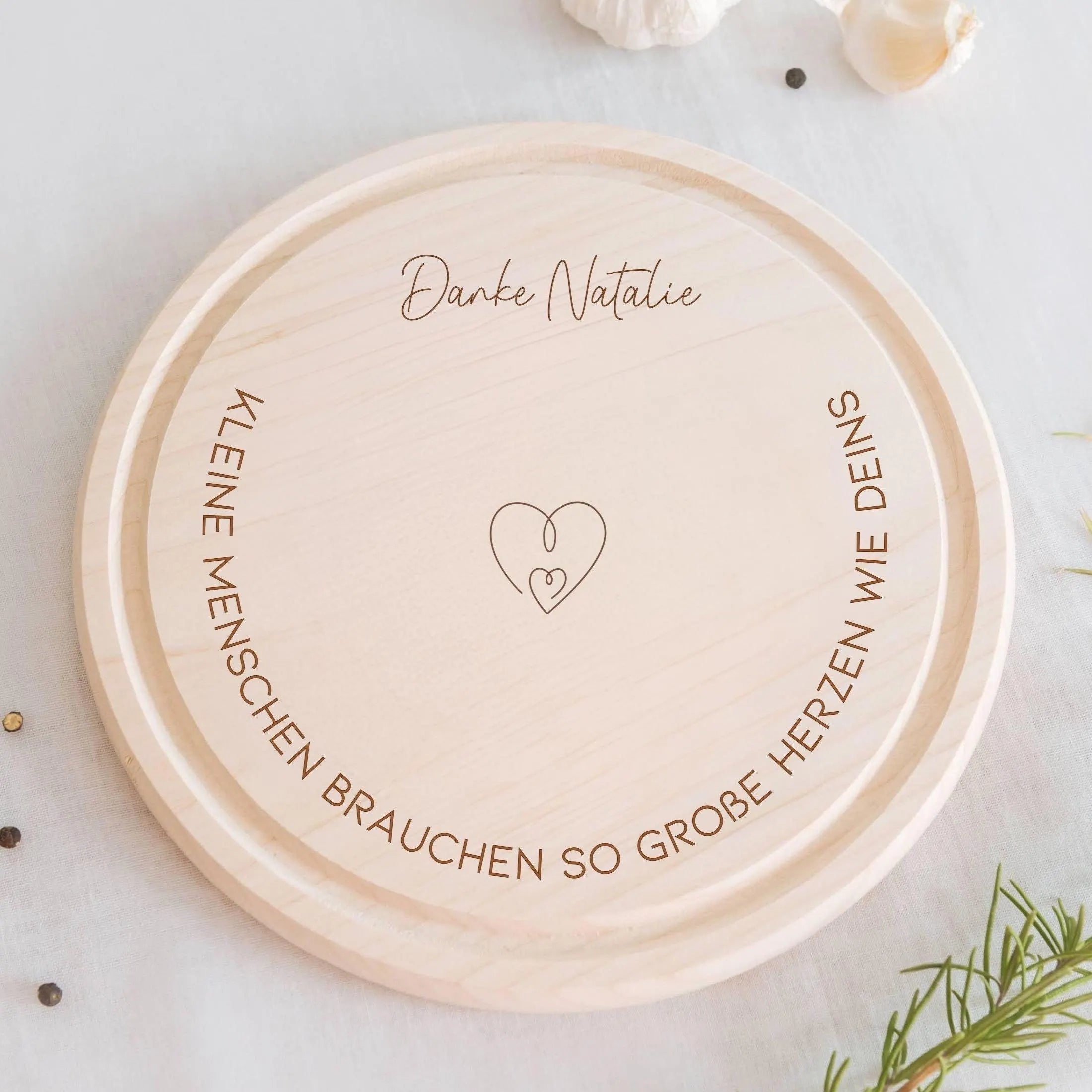 Rundes Holzbrett · Kleine Menschen