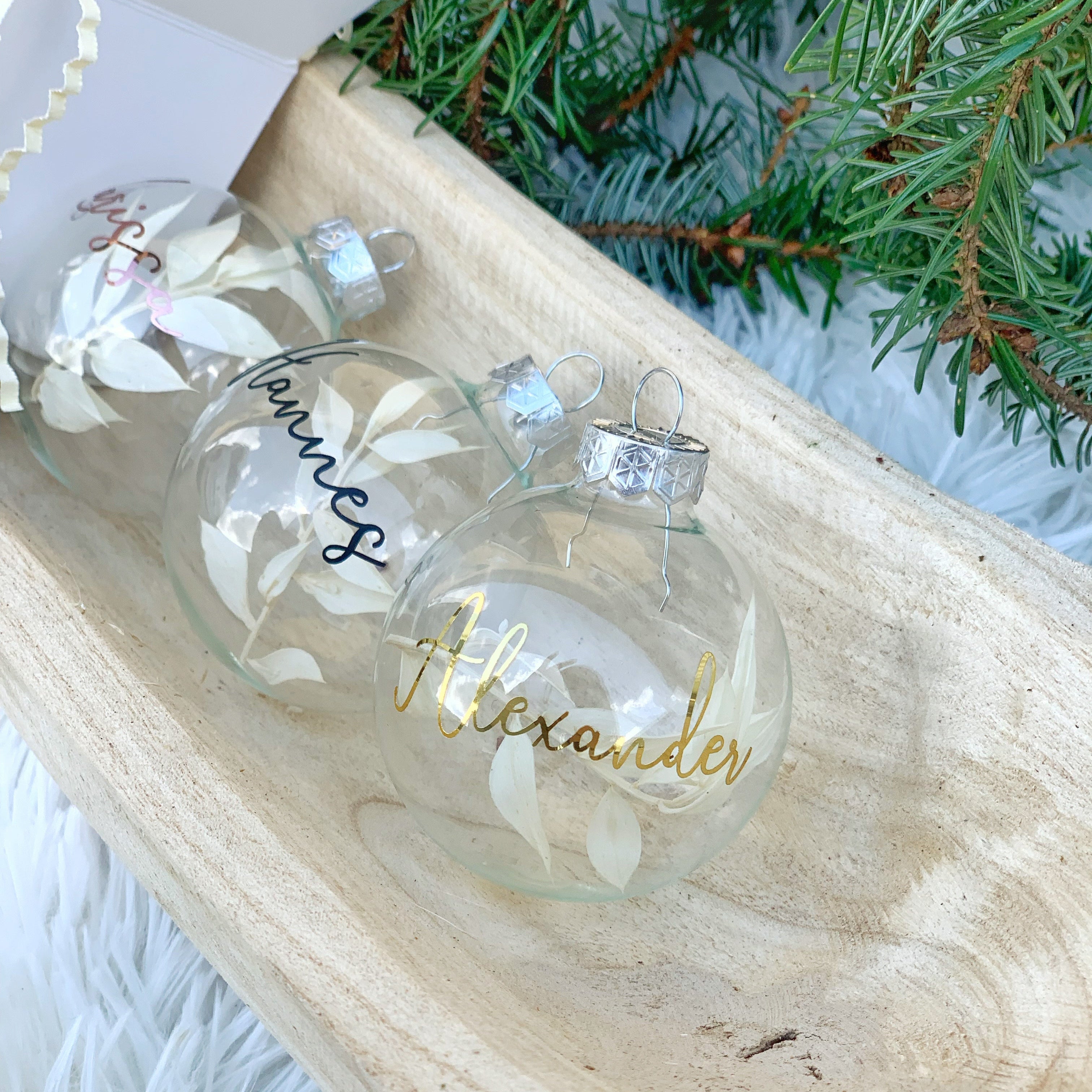 Weihnachtskugel mit Trockenblumen | Personalisiert