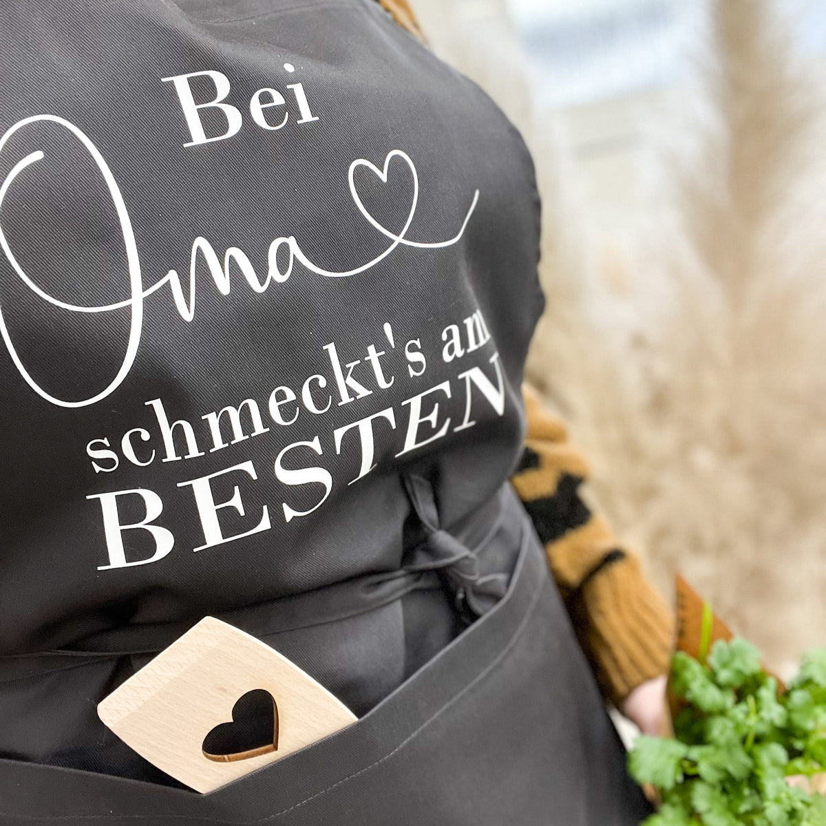 Schürze Oma