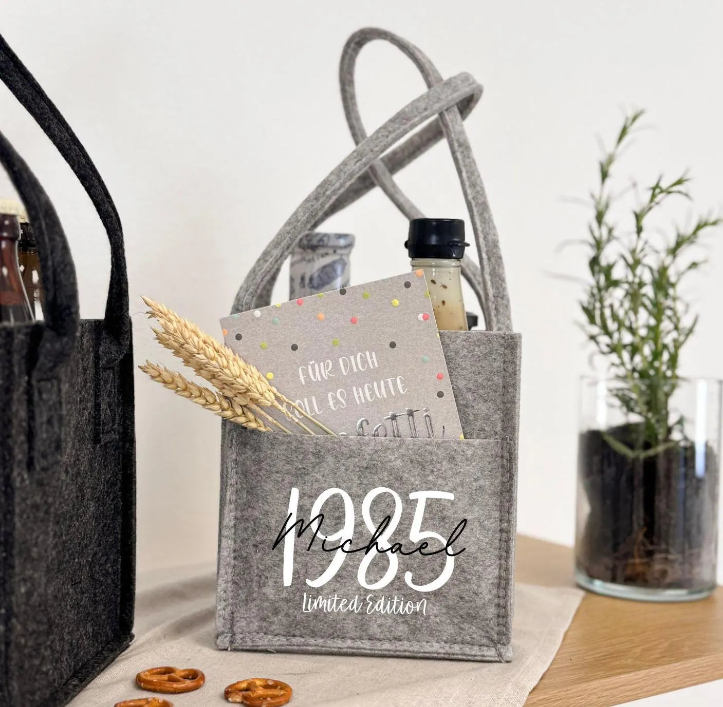 Flaschenträger · Herrenhandtasche mit Jahr