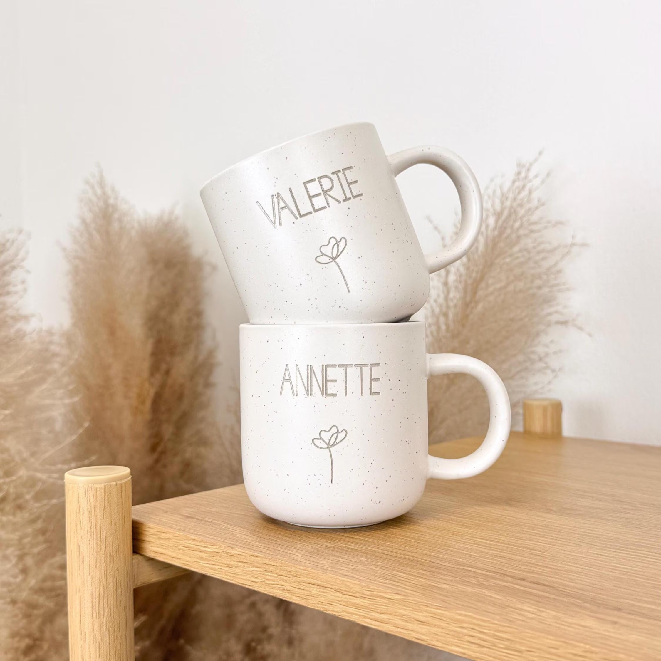Tasse · Name mit Blume (weiß)