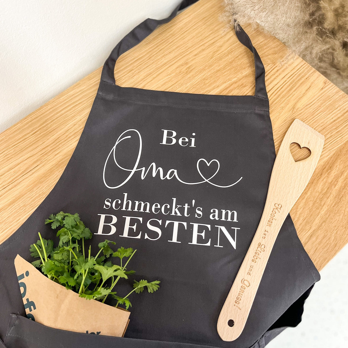 Schürze Oma